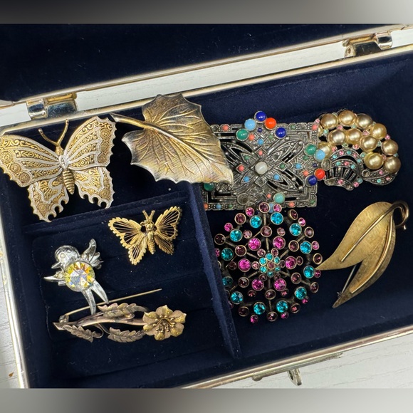 Jewelry - 9 pc UNTESTED estate sale jewelry bundle